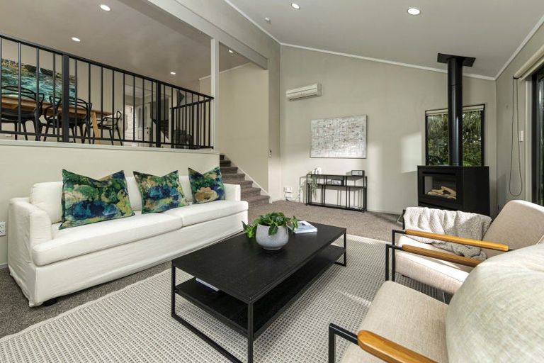 Photo of property in 33 Waipuia Place, Greenhithe, Auckland, 0632