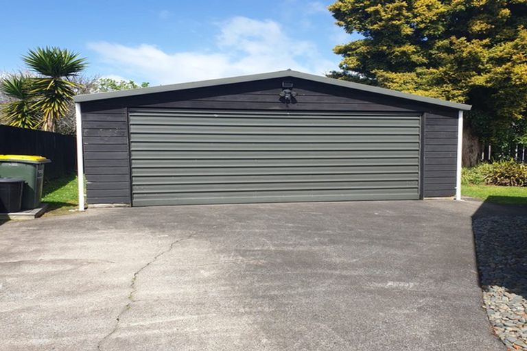 Photo of property in 28 Riverside Drive, Waiuku, 2123