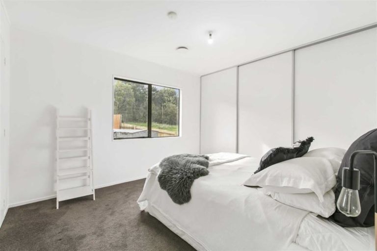 Photo of property in 1/95 Hobsonville Road, West Harbour, Auckland, 0618