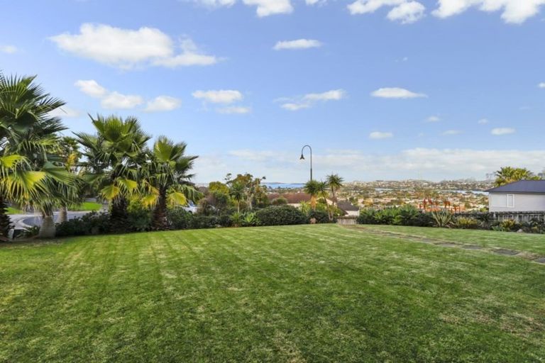 Photo of property in 11 Dorchester Place, Orewa, 0931