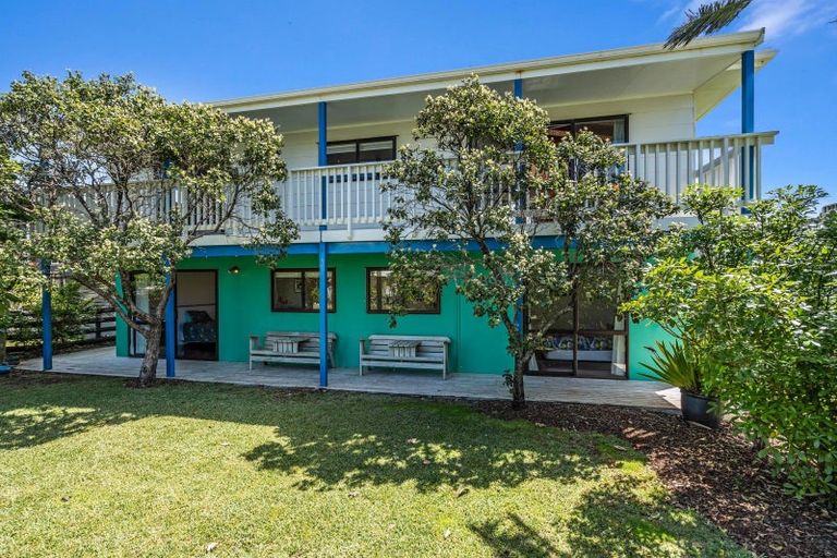 Photo of property in 9 Hall Road, Pataua North, Whangarei, 0175