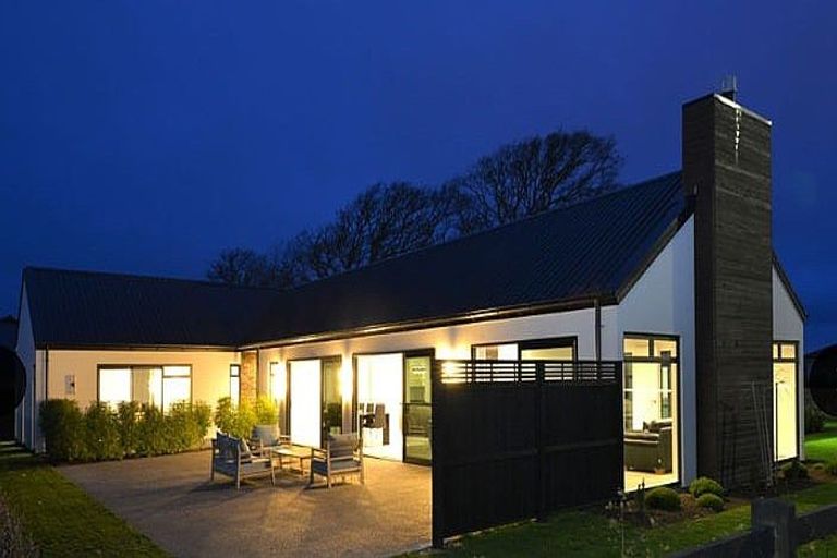 Photo of property in 1 Oaks Drive, Lincoln, 7608