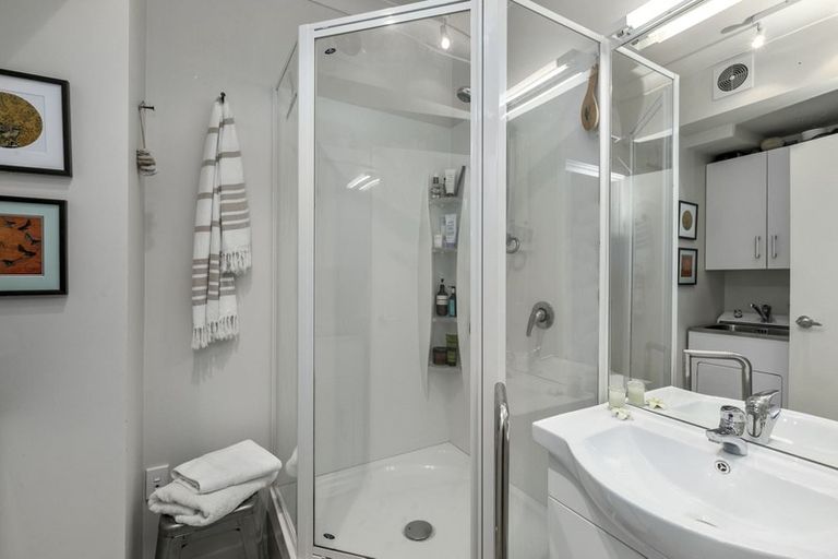 Photo of property in Rona House, 33 Rimu Street, Eastbourne, Lower Hutt, 5013