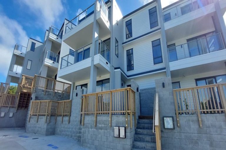 Photo of property in 1/67 Tiketike Way, Brooklyn, Wellington, 6021