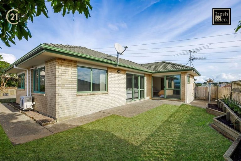 Photo of property in 22 Mt Lebanon Crescent, The Gardens, Auckland, 2105