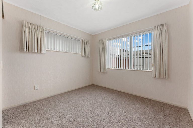 Photo of property in 6 Surrey Lane, Levin, 5510