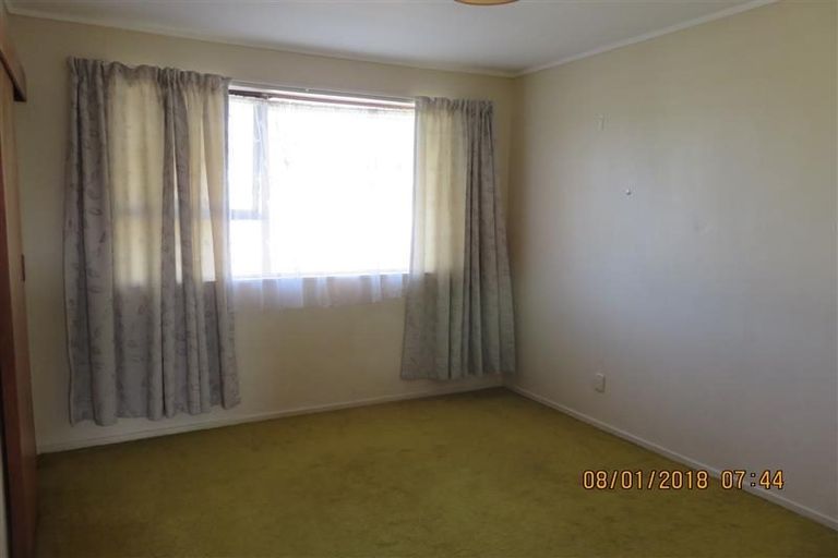 Photo of property in 4 Helleur Road, Massey, Auckland, 0614
