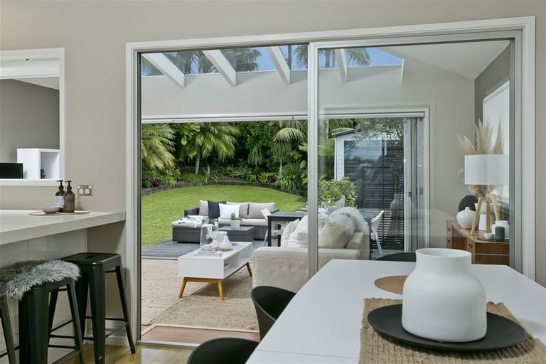 Photo of property in 14 Welland Place, Hillcrest, Auckland, 0627