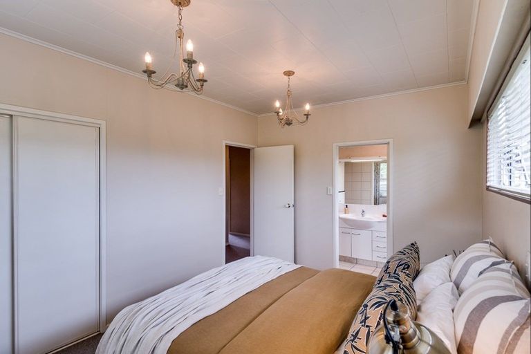 Photo of property in 32 Saint Hill Lane, Havelock North, 4130