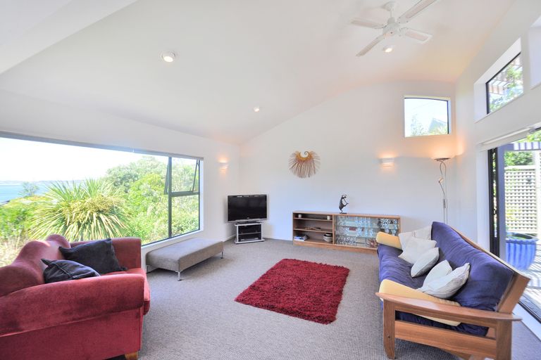 Photo of property in 16 Barrier View Road, Leigh, 0985