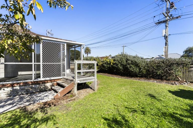 Photo of property in 1/40 Lake Road, Narrow Neck, Auckland, 0624