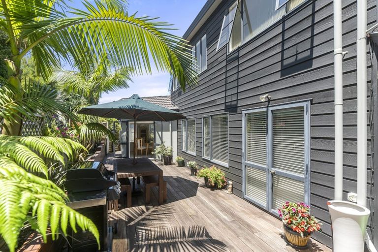 Photo of property in 1/27 Holdaway Avenue, Northcote, Auckland, 0627