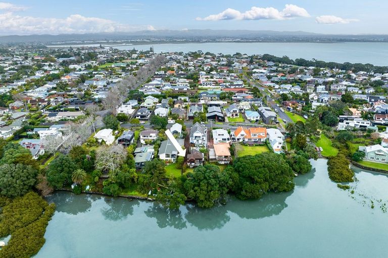 Photo of property in 9a Lynch Street, Point Chevalier, Auckland, 1022