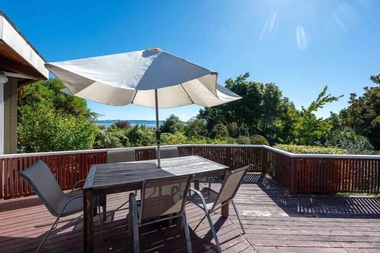 Photo of property in 11 Aquarius Drive, Kawaha Point, Rotorua, 3010