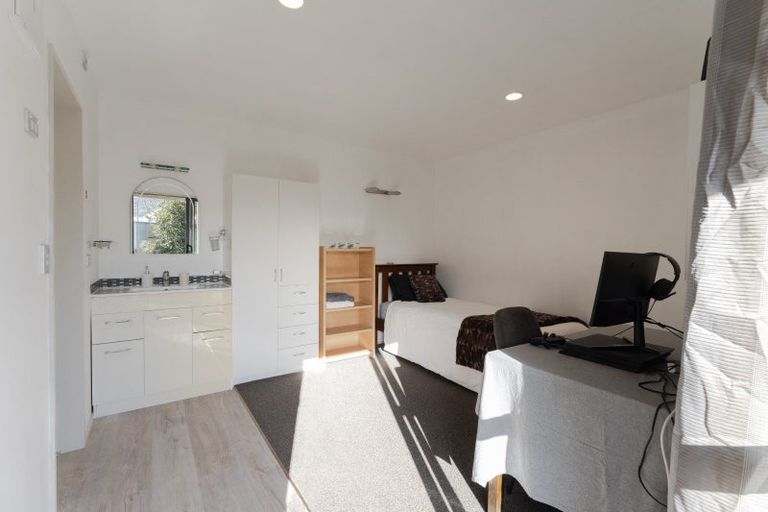 Photo of property in 21 Avro Crescent, Hornby, Christchurch, 8042