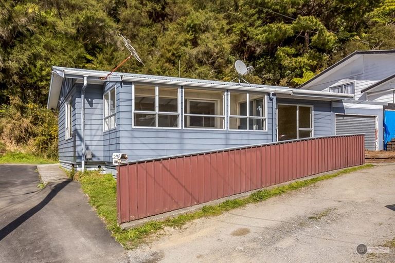 Photo of property in 2/22 Shackleton Grove, Stokes Valley, Lower Hutt, 5019