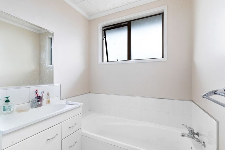 Photo of property in 150a Don Buck Road, Massey, Auckland, 0614