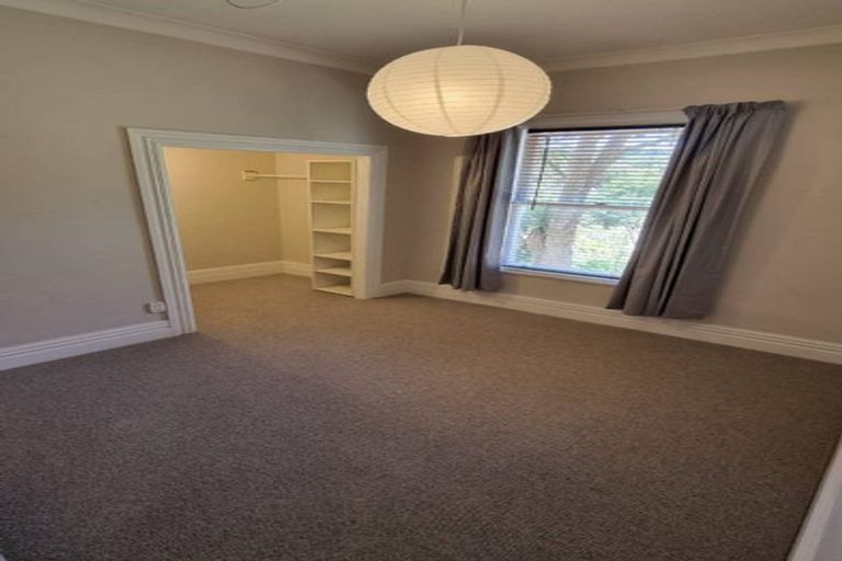 Photo of property in 94 Kelburn Parade, Kelburn, Wellington, 6012