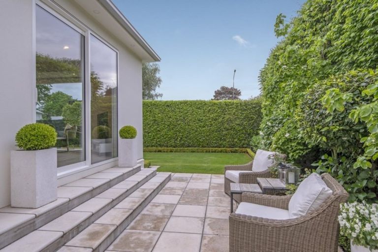 Photo of property in 2/24 Thornycroft Street, Fendalton, Christchurch, 8052