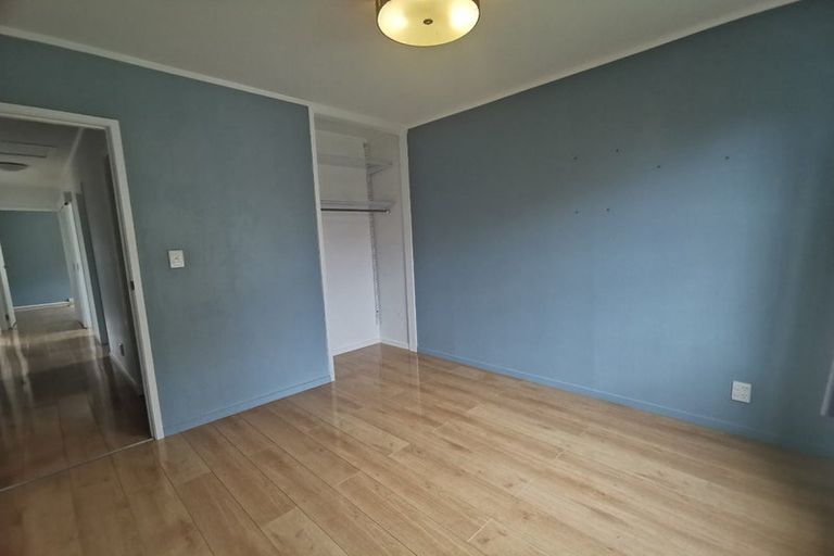 Photo of property in 17 Palmetto Place, Goodwood Heights, Auckland, 2105