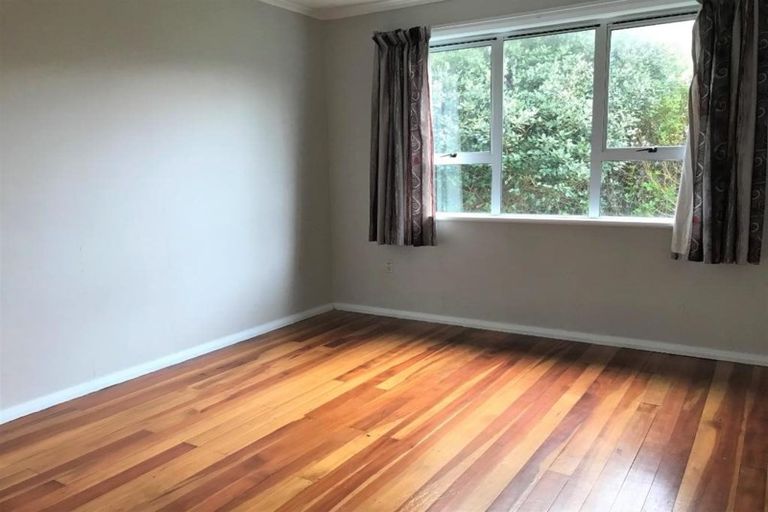 Photo of property in 58 Omata Road, Marfell, New Plymouth, 4310