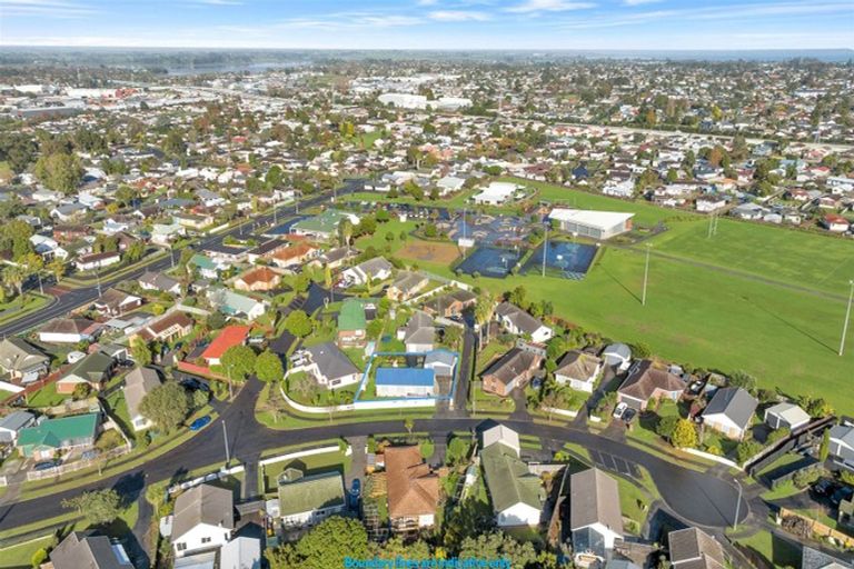 Photo of property in 14 Randwick Place, Randwick Park, Auckland, 2105