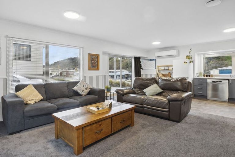 Photo of property in 338 Kaikorai Valley Road, Bradford, Dunedin, 9011