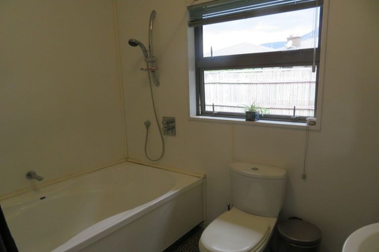 Photo of property in 32 Sylvan Street, Lake Hayes, Queenstown, 9304