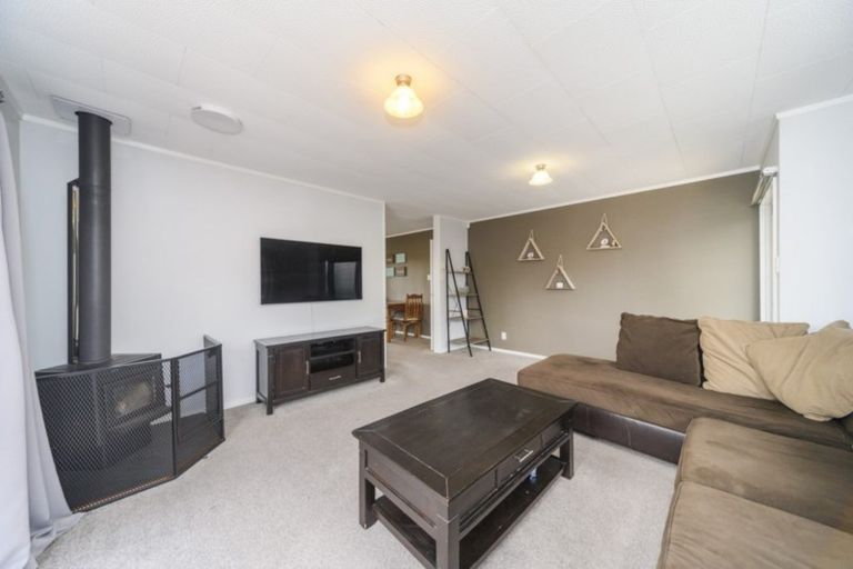 Photo of property in 75 Geraldine Crescent, Cloverlea, Palmerston North, 4412