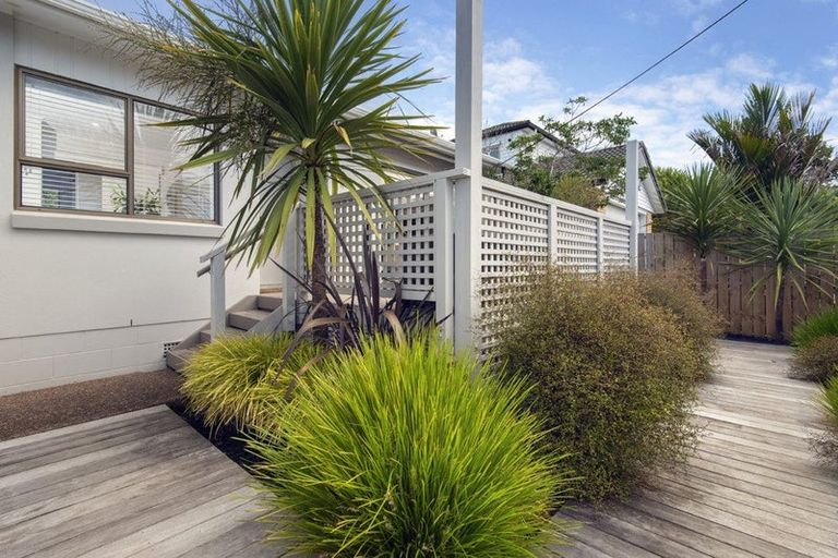 Photo of property in 2/26 Corunna Road, Milford, Auckland, 0620