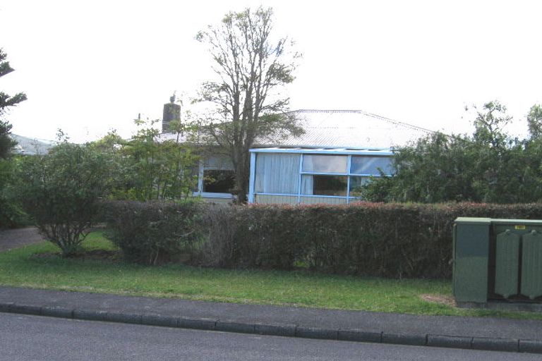 Photo of property in 14 Ward Crescent, Te Atatu Peninsula, Auckland, 0610