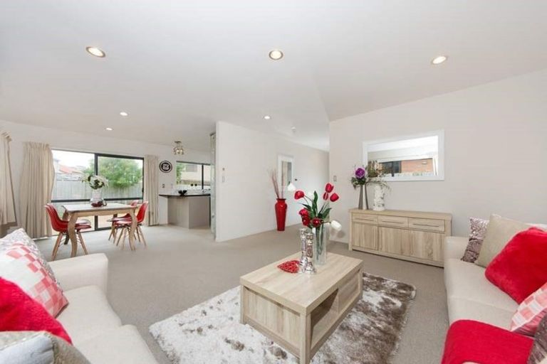 Photo of property in 31 South Kensington Way, Henderson, Auckland, 0612