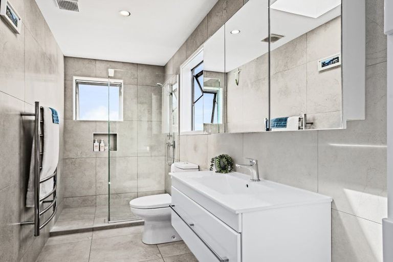 Photo of property in 82 Kowhai Road, Campbells Bay, Auckland, 0630