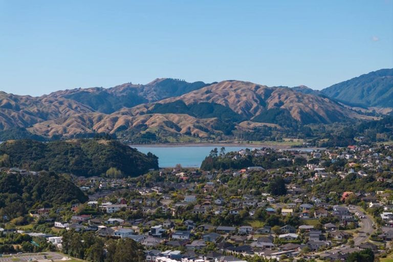 Photo of property in 9 Furneaux Grove, Whitby, Porirua, 5024