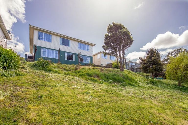 Photo of property in 52 Saint Johns Terrace, Tawa, Wellington, 5028