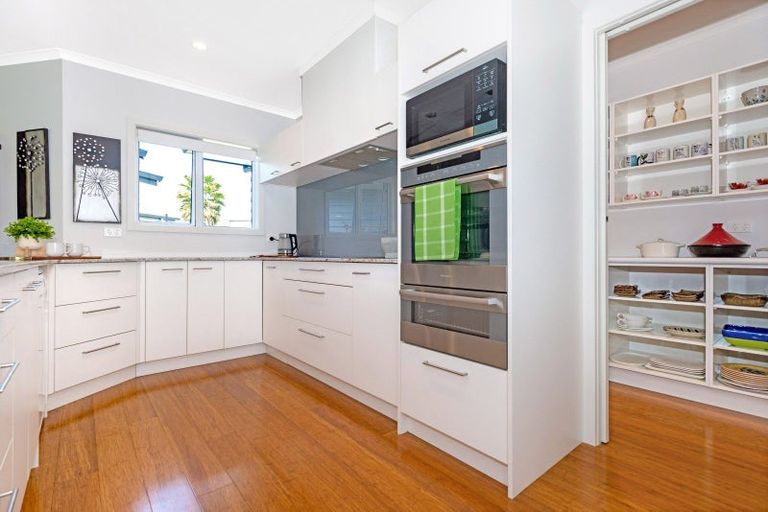 Photo of property in 24 Charteris Rise, Riverdale, Gisborne, 4010