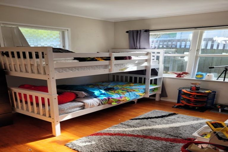 Photo of property in 19 Titchener Street, New Lynn, Auckland, 0600