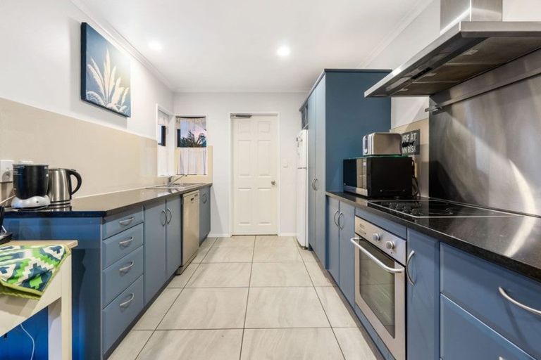 Photo of property in 3 Ebanjane Way, Clendon Park, Auckland, 2103