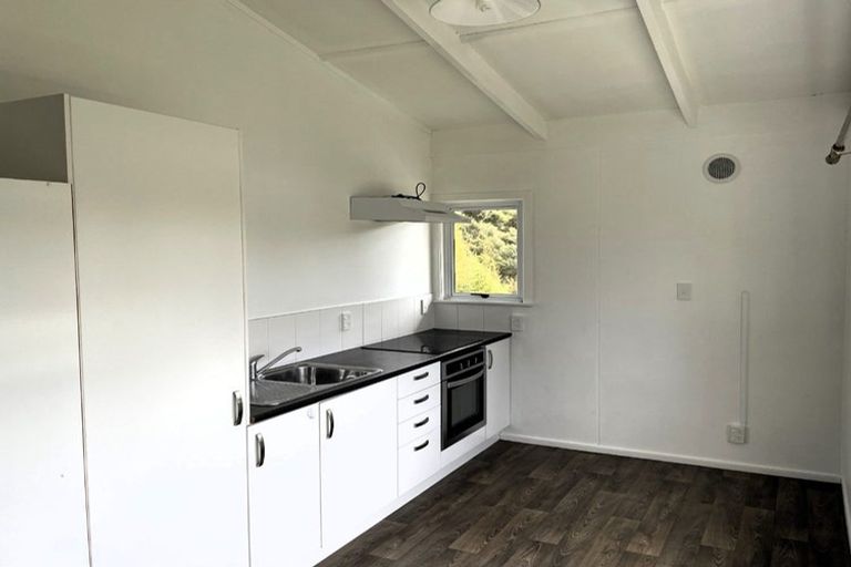 Photo of property in 57 Candia Road, Henderson Valley, Auckland, 0614