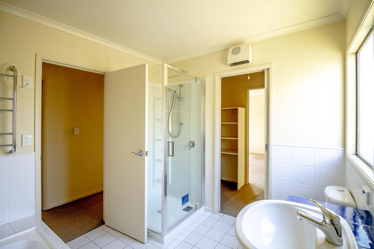 Photo of property in 27 Pirie Street, Palmerston North, 4410