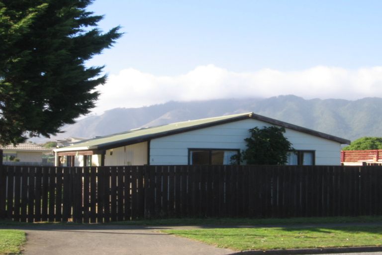 Photo of property in 3 Reeves Street, Waikanae Beach, Waikanae, 5036