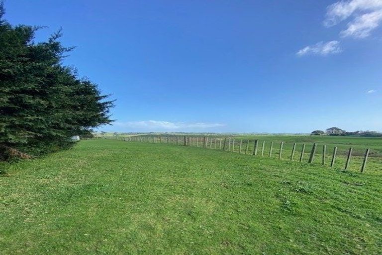 Photo of property in 84 Kaihau Road, Karioitahi, Waiuku, 2683