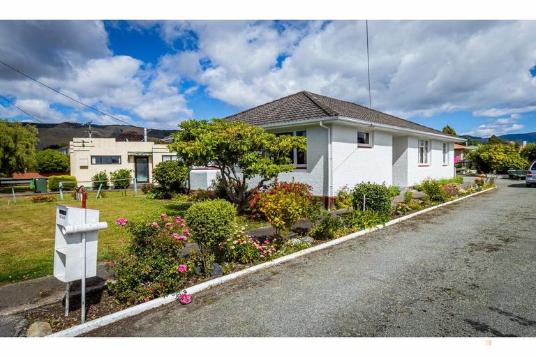 Photo of property in 52 Opie Street, Waimate, 7924
