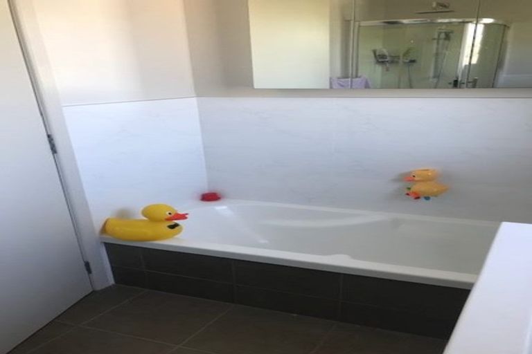 Photo of property in 145 Hutchinsons Road, Bucklands Beach, Auckland, 2014