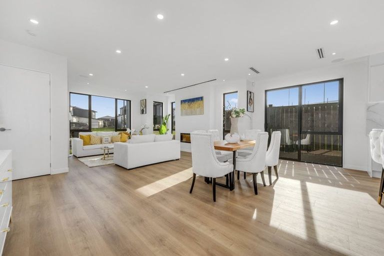 Photo of property in 13 Catalina Avenue, Rosehill, Papakura, 2113