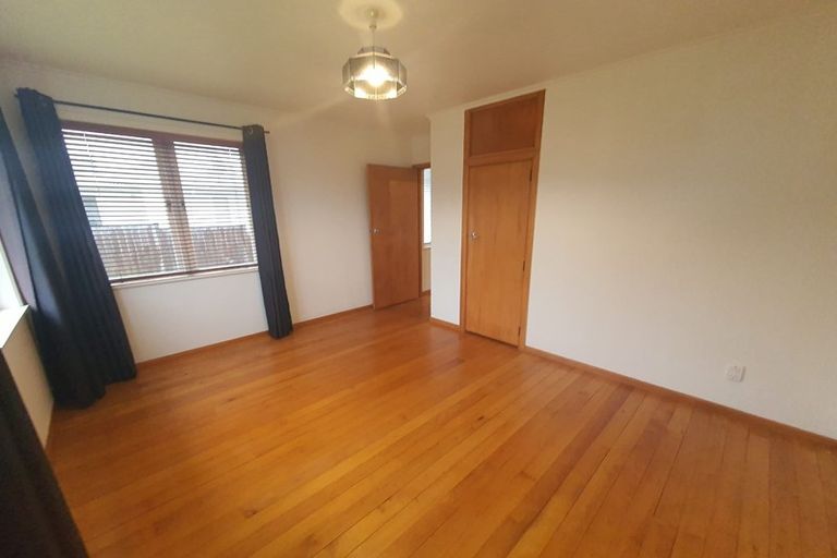 Photo of property in 12 Cron Avenue, Te Atatu South, Auckland, 0610