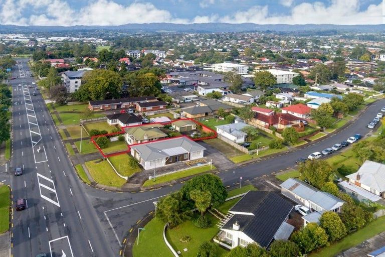 Photo of property in 30 Lincoln Road, Henderson, Auckland, 0610