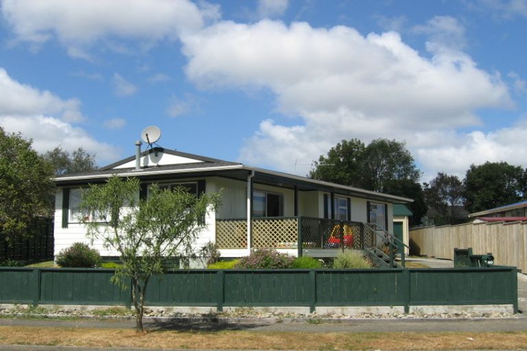 Photo of property in 40 Hartford Crescent, Totara Park, Upper Hutt, 5018