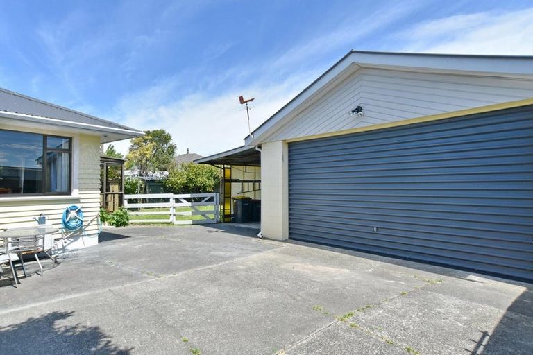 Photo of property in 15 Emlyn Place, Avondale, Christchurch, 8061
