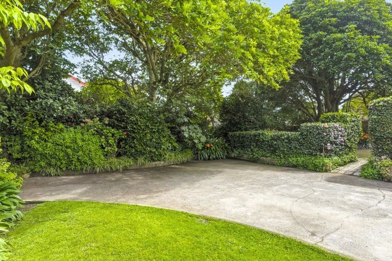 Photo of property in 335 Te Moana Road, Waikanae, 5036